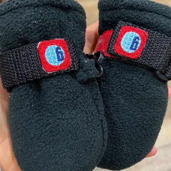 Gymboree Baby gloves 0-12 Months Black Unisex Adjustable Strap - Picture 1 of 3